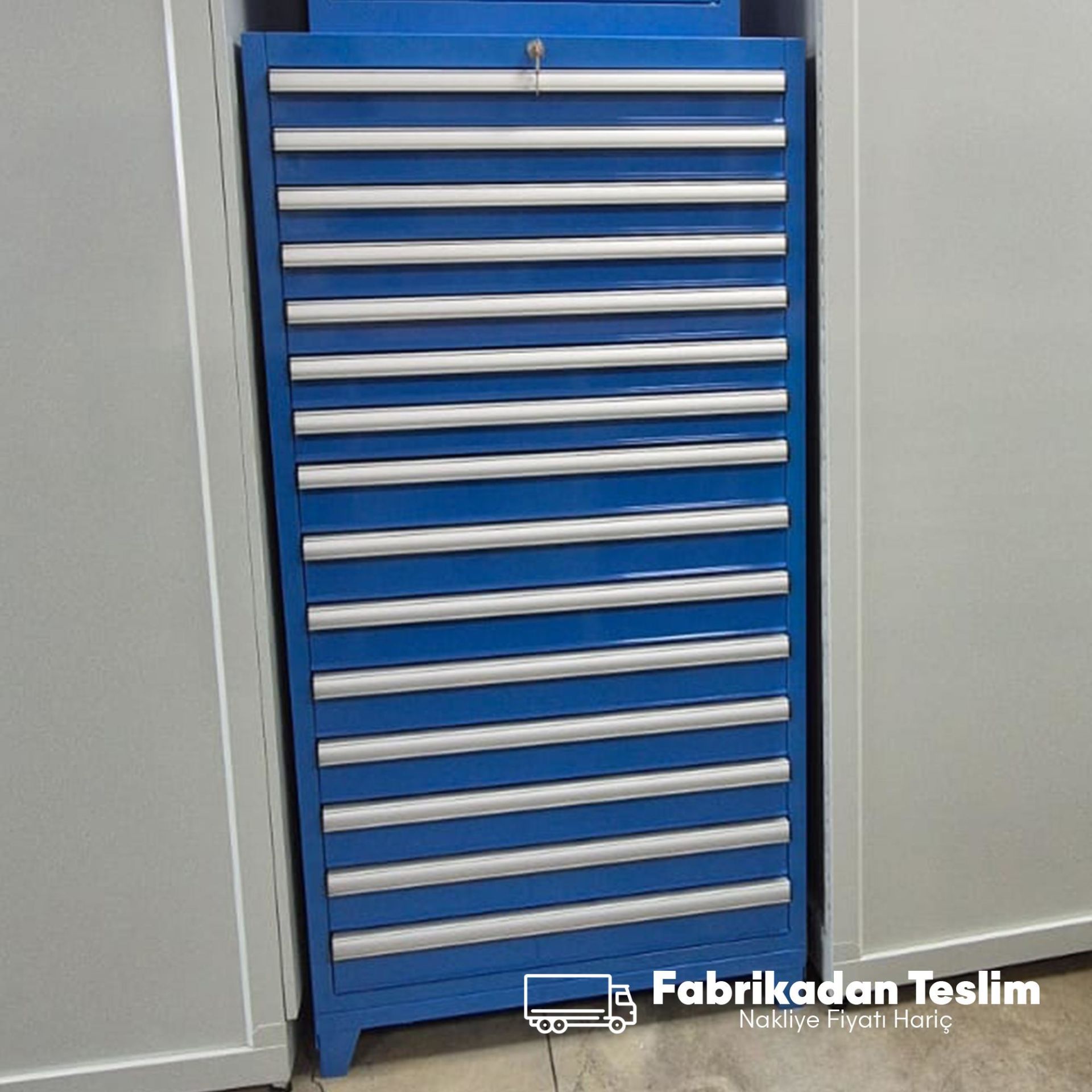 15 ÇEKMECELİ MALZEME DOLABI (762x705x1500 mm)
